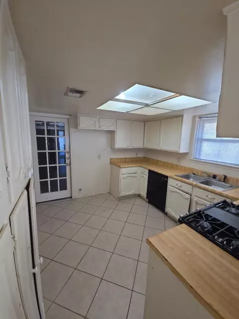Kitchen - 3402 Acorn Way Ln, Spring, TX 77389 photo 1 of 2