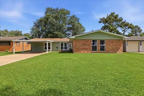 5280 Swallow Dr, Beaumont, TX 77707