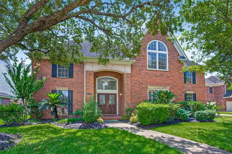 18 Tredington St, Sugar Land, TX 77479