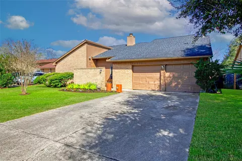 15818 Beechnut St, Houston, TX 77083