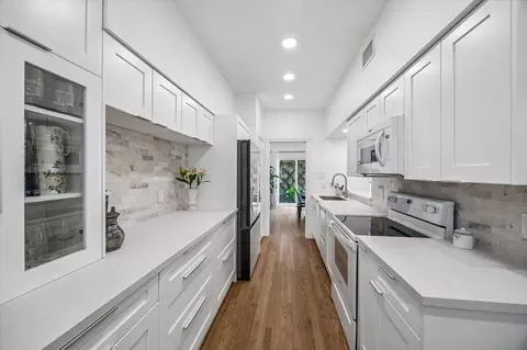 701 Bering Dr #1501, Houston, TX 77057
