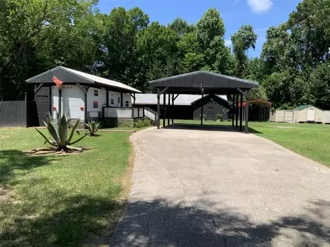 527 Number 9 Rd, Wallisville, TX 77597