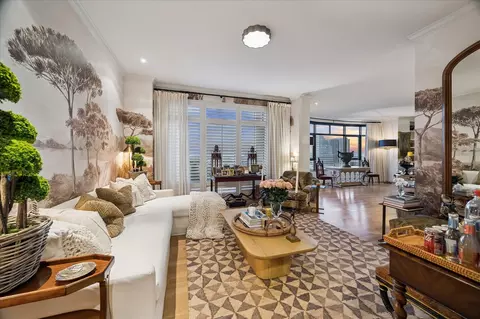 1000 Uptown Park Blvd #101, Houston, TX 77056