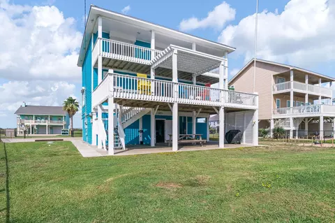 3212 Castle Dr, Crystal Beach, TX 77650