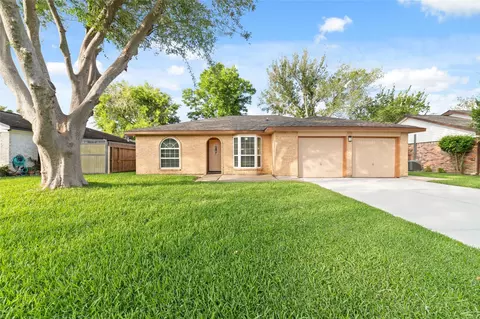 12207 Plumpoint Dr, Houston, TX 77099