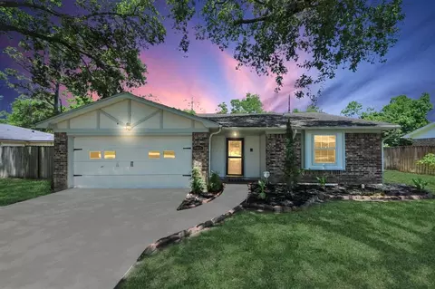 9915 Forest Hollow Dr, Baytown, TX 77521