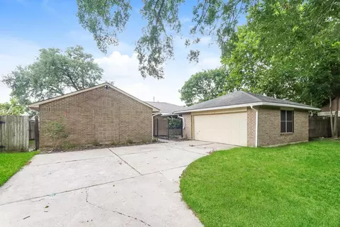 8007 Breda Dr, Baytown, TX 77521