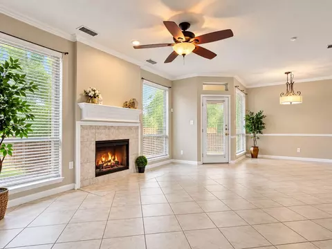 Living - 38 Scotch Pine Ct, Spring, TX 77382 photo 2 of 4