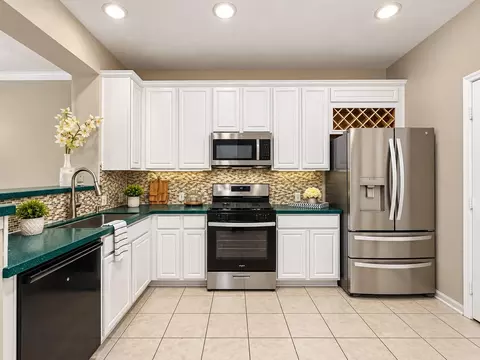 Kitchen - 38 Scotch Pine Ct, Spring, TX 77382 photo 2 of 4