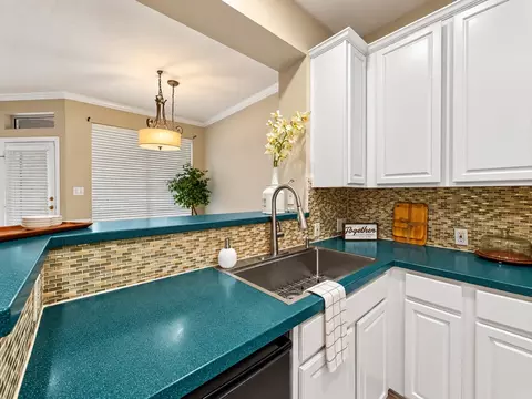 Kitchen - 38 Scotch Pine Ct, Spring, TX 77382 photo 4 of 4