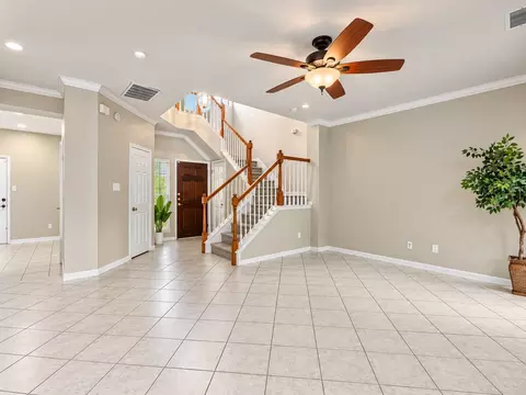 Living - 38 Scotch Pine Ct, Spring, TX 77382 photo 3 of 4