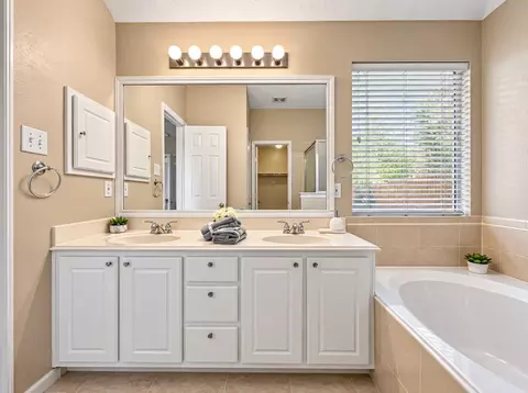Bath - 38 Scotch Pine Ct, Spring, TX 77382 photo 5 of 6
