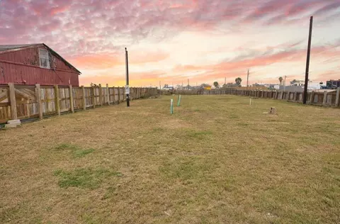 5801 Cr 201 St, Sargent, TX 77414