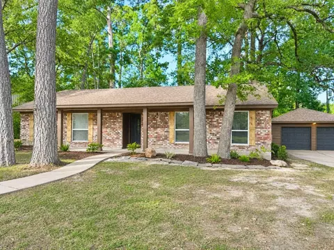 204 Royal Oaks St, Huntsville, TX 77320