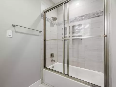 Bath - 6207 Graff Net Ct, Spring, TX 77379 photo 5 of 7