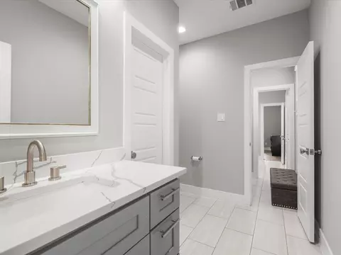 Bath - 6207 Graff Net Ct, Spring, TX 77379 photo 4 of 7