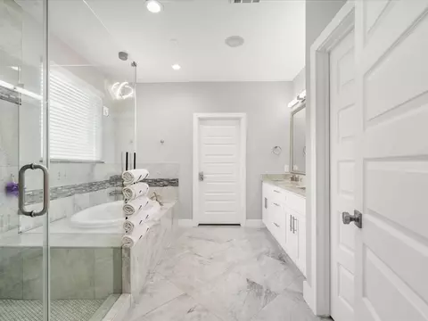 Bath - 6207 Graff Net Ct, Spring, TX 77379 photo 1 of 7