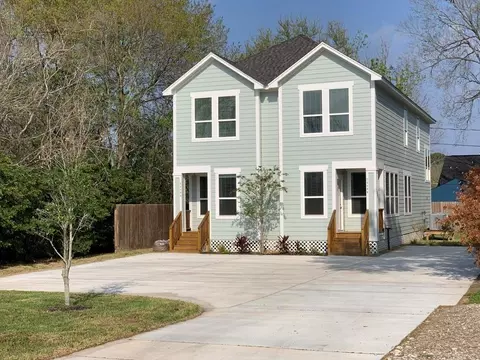 2509 S Grand Blvd, Pearland, TX 77581