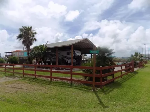 362 Blue Water Blvd, Sargent, TX 77414