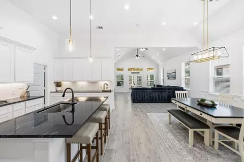 513 Little Spring Ct, Anahuac, TX 77514