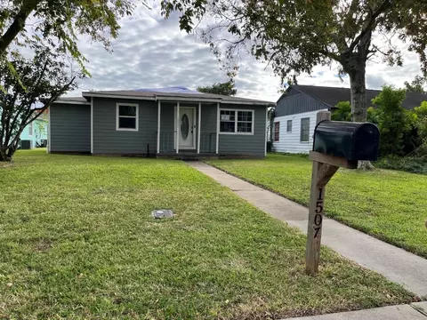 1507 W 5th St, Freeport, TX 77541
