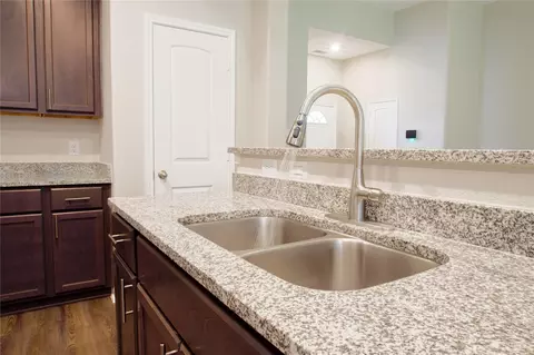 Kitchen - 17624 Cedar Crest Dr, Conroe, TX 77306 photo 5 of 6