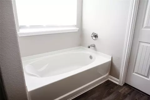 Bath - 17624 Cedar Crest Dr, Conroe, TX 77306 photo 3 of 3