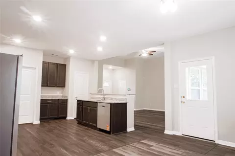 Entry Way - 17624 Cedar Crest Dr, Conroe, TX 77306 photo 2 of 6