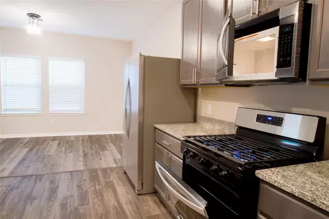 Kitchen - 17624 Cedar Crest Dr, Conroe, TX 77306 photo 4 of 6