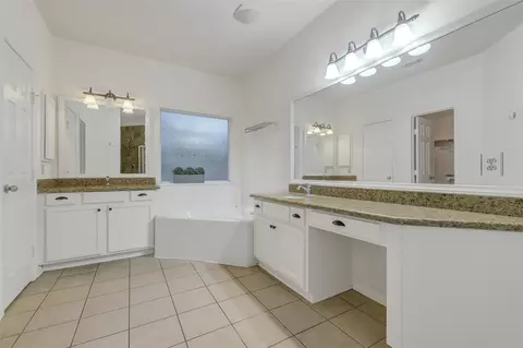 Bath - 30214 Vinebriar Dr, Spring, TX 77386 photo 2 of 5