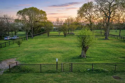 1003 Bowie St, Baytown, TX 77520