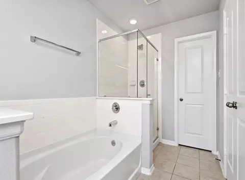 Bath - 2313 Harmony Glade Ln, Spring, TX 77386 photo 2 of 4