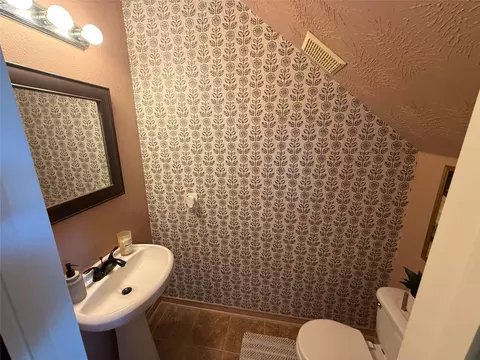Bath - 2216 Highpoint Mdw, Conroe, TX 77304 photo 1 of 4