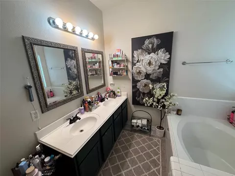 Bath - 2216 Highpoint Mdw, Conroe, TX 77304 photo 2 of 4