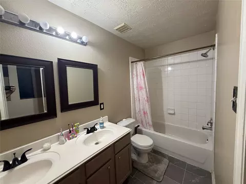 Bath - 2216 Highpoint Mdw, Conroe, TX 77304 photo 4 of 4