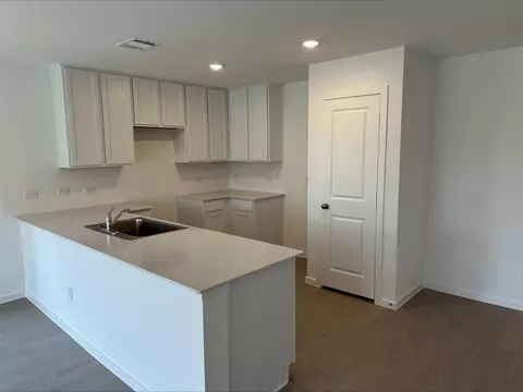 508 Robin St, Angleton, TX 77515 photo 1