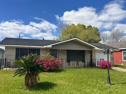 4420 Raven St, Beaumont, TX 77705
