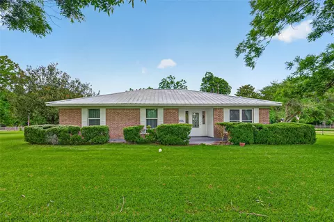 1004 Wagon Rd, Simonton, TX 77476