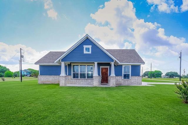 497 Arrowhead Dr, Palacios, TX 77465