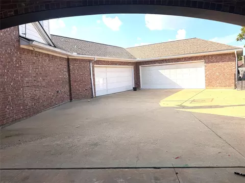 6815 Cedar Point Dr, Pasadena, TX 77505 photo 3