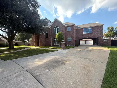 6815 Cedar Point Dr, Pasadena, TX 77505 photo 2