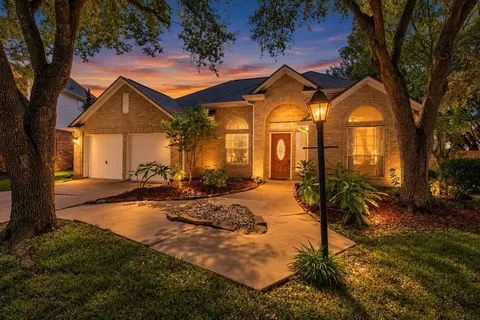 313 Arbor Cir, League City, TX 77573