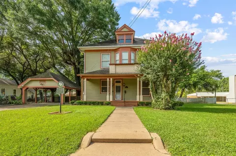 717 E Houston Ave, Crockett, TX 75835