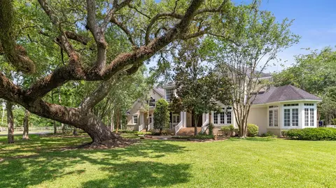 2042 Darby Ln, Fresno, TX 77545