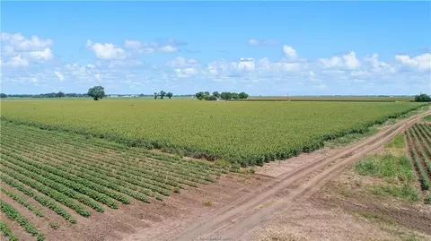 12485 Sandy Point Rd, Bryan, TX 77807