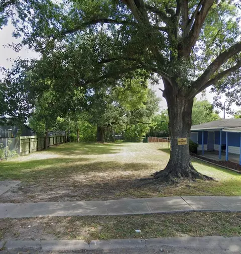 5017 Southwind St, Houston, TX 77033