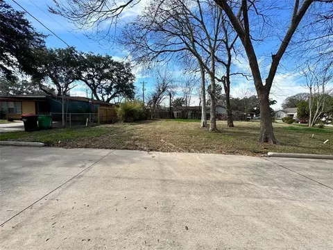 1700 Florida St, Baytown, TX 77520