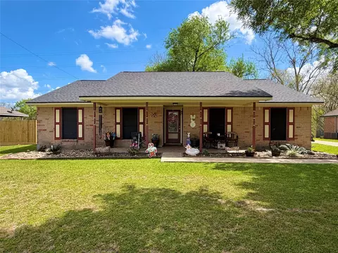 7109 Beechwood Dr, Angleton, TX 77515