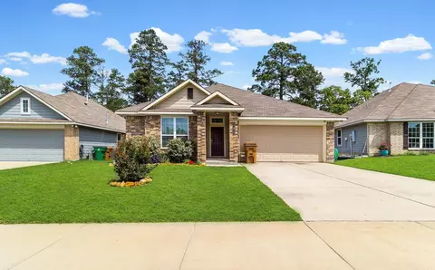 121 New Dawn Trl, Huntsville, TX 77320