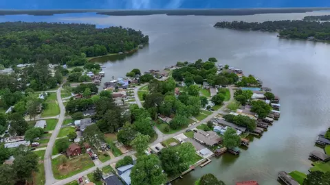 14186 Shadow Bay Dr, Willis, TX 77318